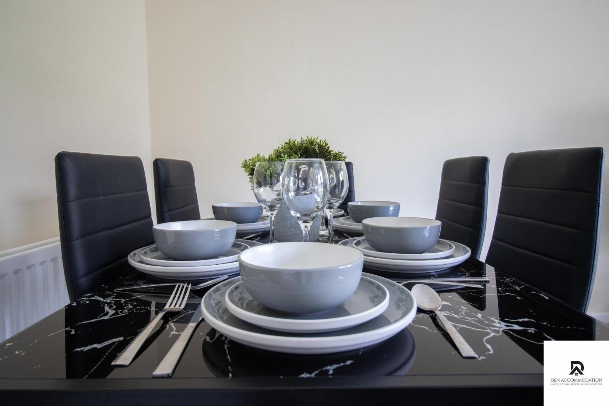 Newly Launched Two Bedroom House By Den Short Lets & Serviced With Garden Casa vacanze Londra