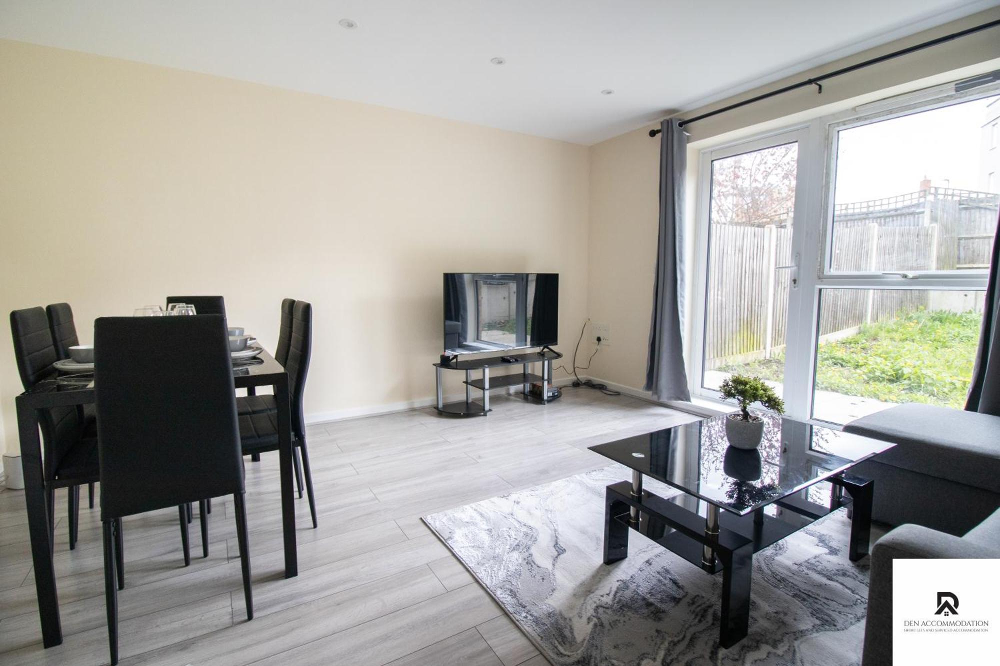Casa vacanze Newly Launched Two Bedroom House By Den Short Lets & Serviced With Garden Londra