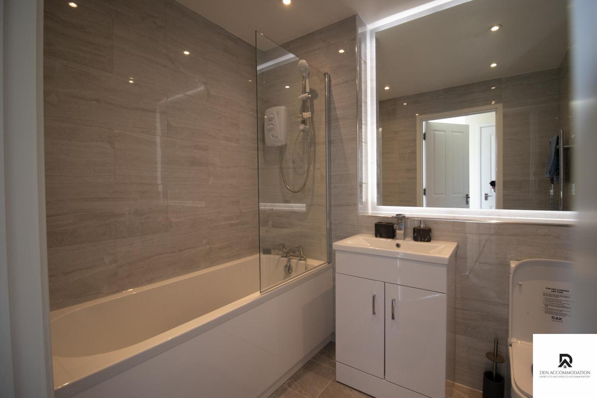 Casa vacanze Newly Launched Two Bedroom House By Den Short Lets & Serviced With Garden *