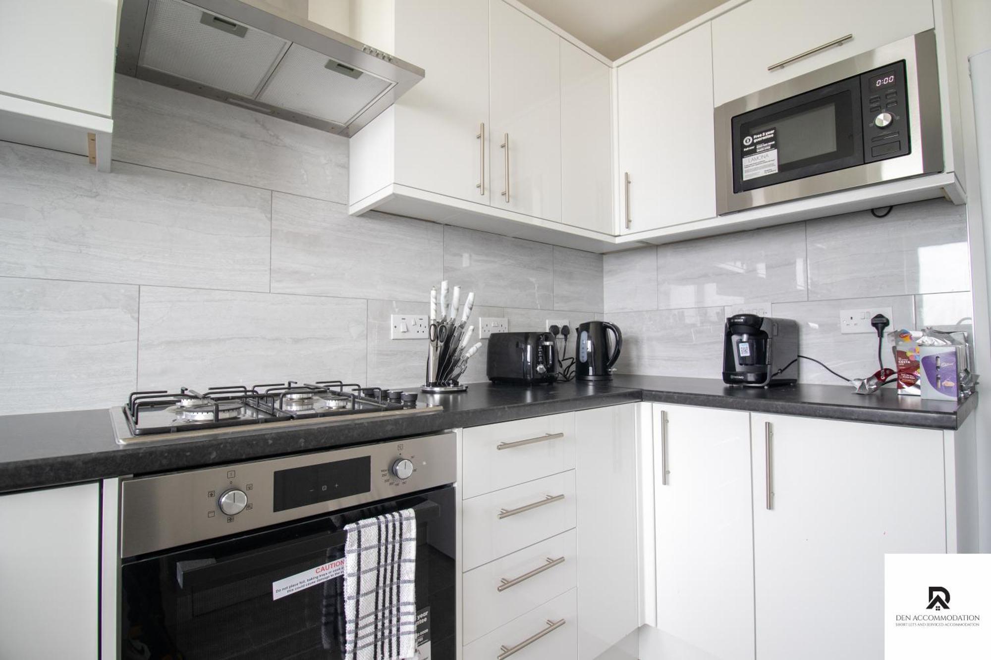 Newly Launched Two Bedroom House By Den Short Lets & Serviced With Garden Case de vacanță *